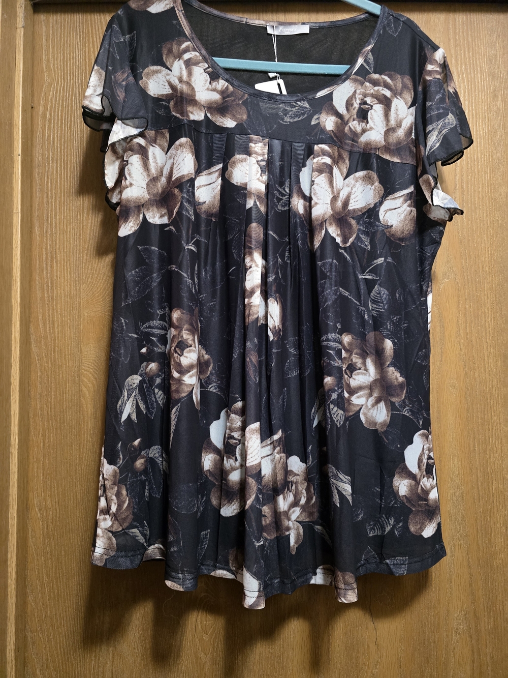 Black Floral Short-Sleeve Pleated Blouse